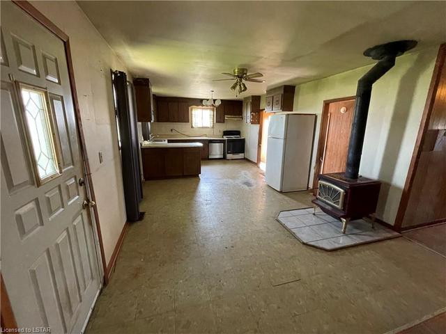 6327 & 6333 8 Line, House detached with 2 bedrooms, 1 bathrooms and null parking in Chatham Kent ON | Image 11