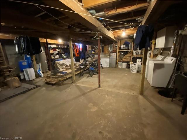 Updated eat-in kitchen | Image 5