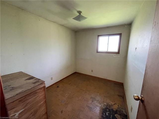 6327 & 6333 8 Line, House detached with 2 bedrooms, 1 bathrooms and null parking in Chatham Kent ON | Image 8