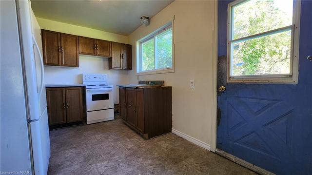 190 Paudash St, House detached with 1 bedrooms, 1 bathrooms and 2 parking in Hiawatha First Nation ON | Image 4
