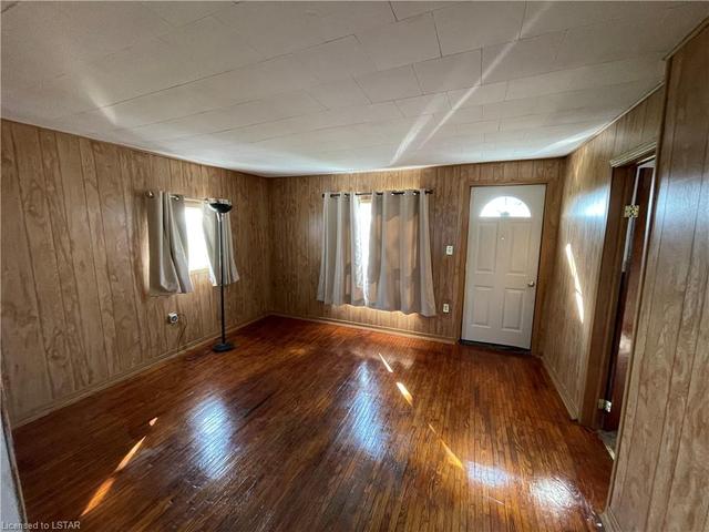 6327 & 6333 8 Line, House detached with 2 bedrooms, 1 bathrooms and null parking in Chatham Kent ON | Image 4
