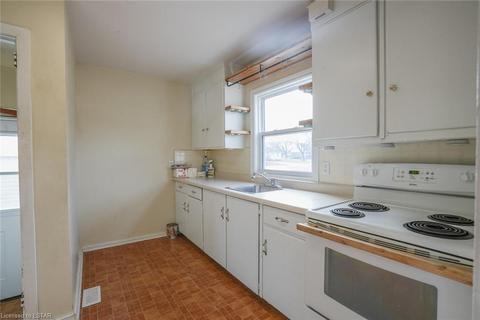 127 Kensington Cres, South Huron, ON, N0M1Y0 | Card Image