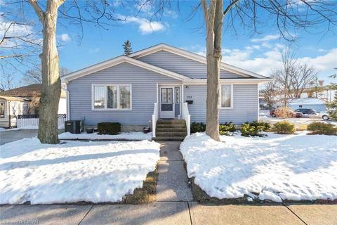 203 Michigan Ave, Point Edward, ON, N7V1E7 | Card Image