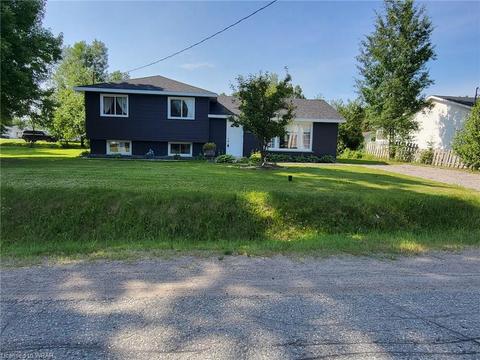 7 Arlington Dr E, Dowling, ON, P0M1R0 | Card Image