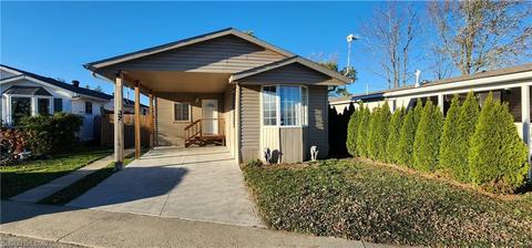 32 Parkside Dr, Mcgregor, ON, N0R1J0 | Card Image